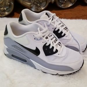 Nike air max size 7.5 white tennis shoe